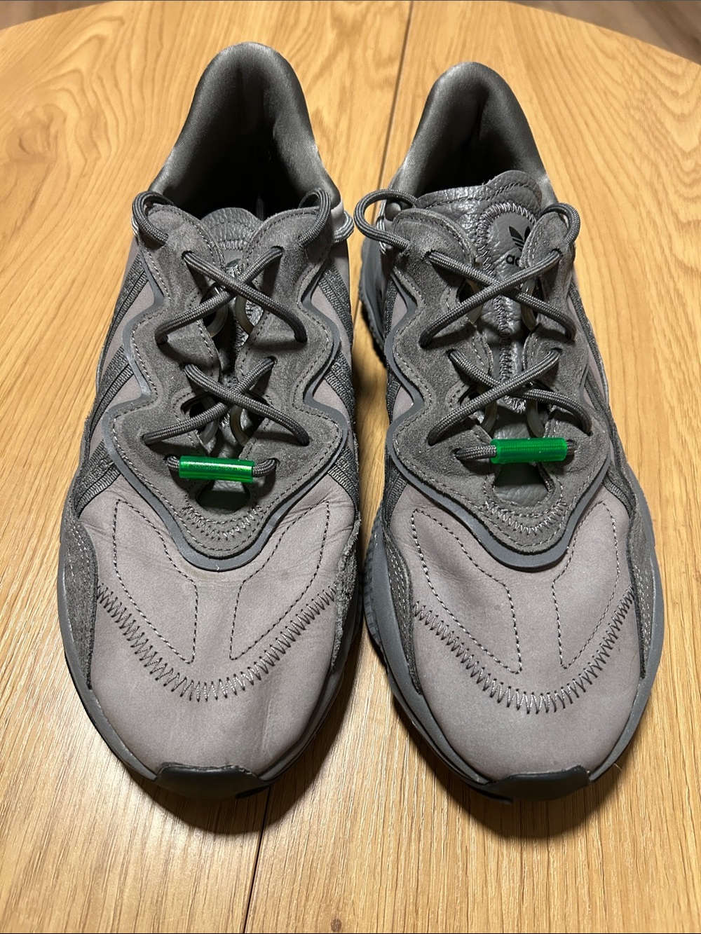 Adidas Oswego Men’s Gray Sneakers with Green Accents